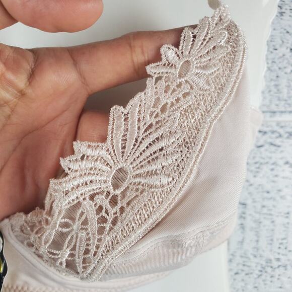 Vanessa's Intimate Collection 38B Beige Lace Bra NWT Delicate Romantic Style - Picture 3 of 7